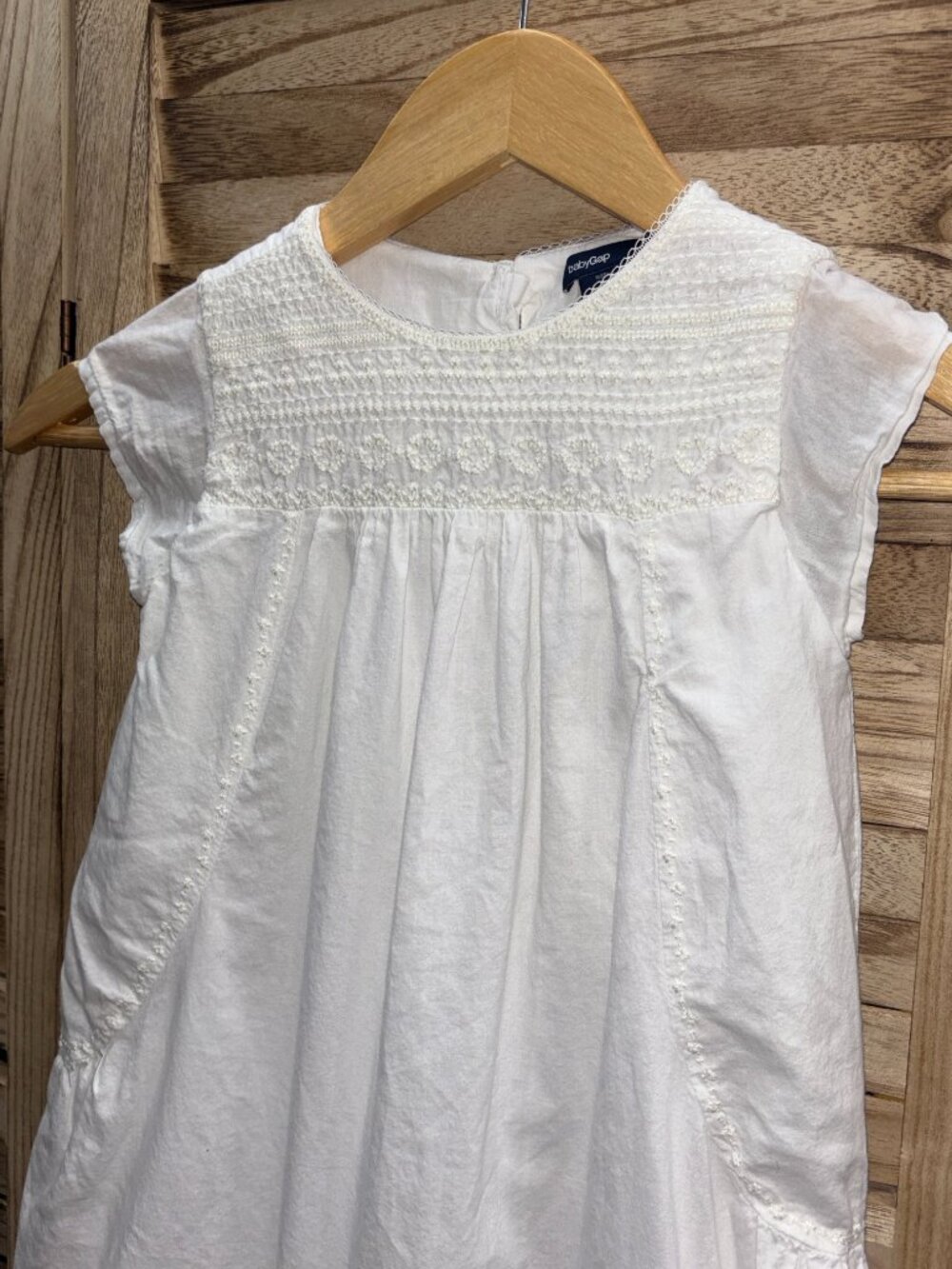babyGap Toddler Girl White Cotton Smocked Embroidered Lace Dress Size 5 - Picture 2 of 8